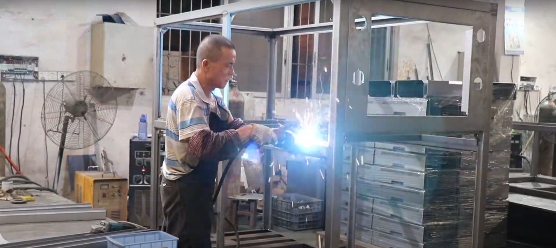 Factory daily process display - welding