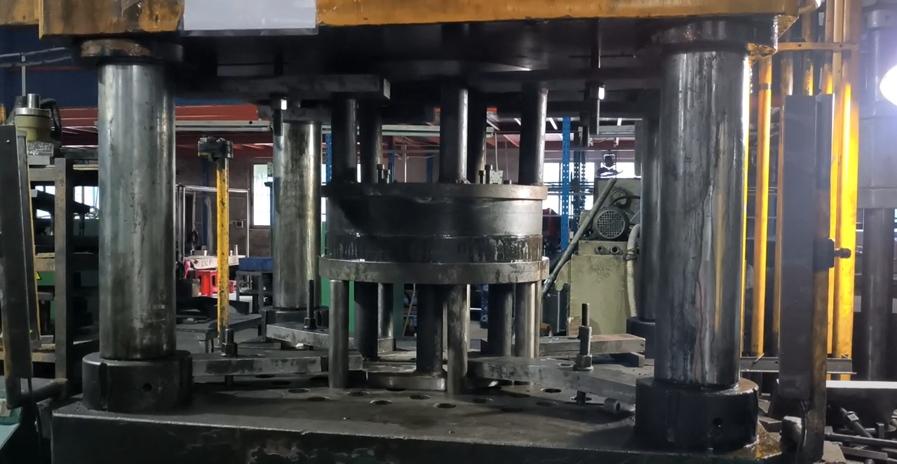 Let's take a look at the working process of the Hydraulic Press Machine.